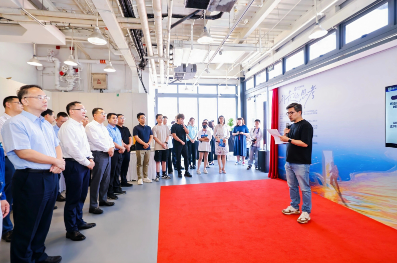 7.8|用“行走的思考”創新演繹保險溫度3.jpg 7.8|用“行走的思考”創新演繹保險溫度3.jpg